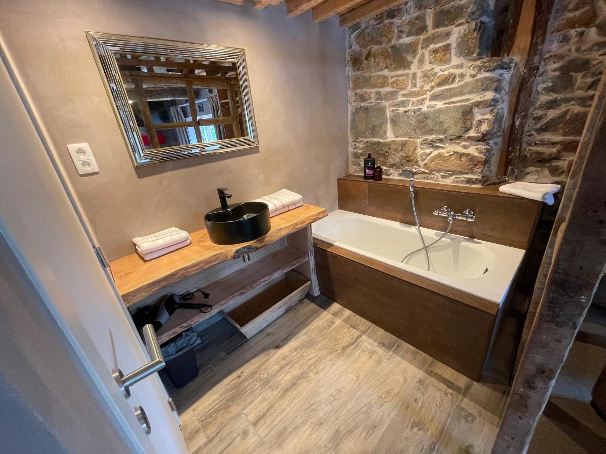 Les Chambres De Laurette Spa Eksteriør billede